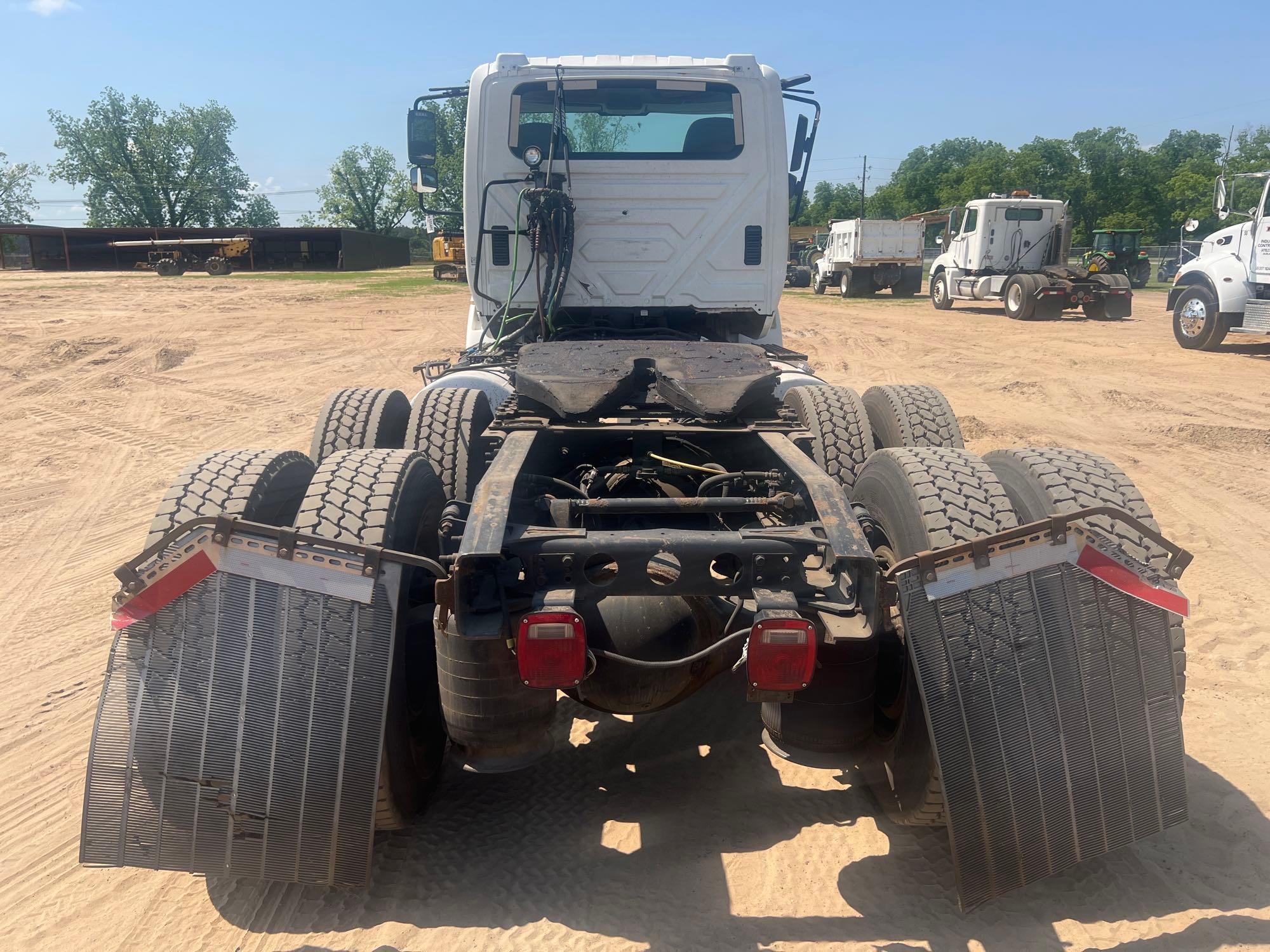 2017 INTERNATIONAL 8600 DAY CAB T/A ROAD TRACTOR