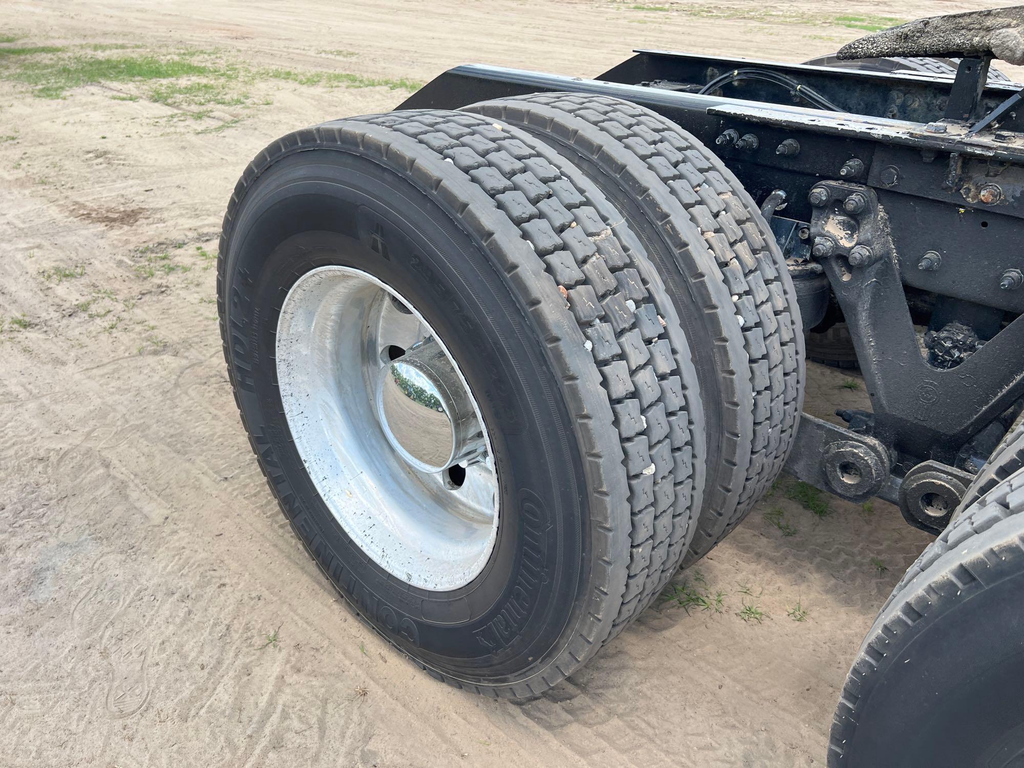 2014 KENWORTH T660 DAY CAB T/A ROAD TRACTOR