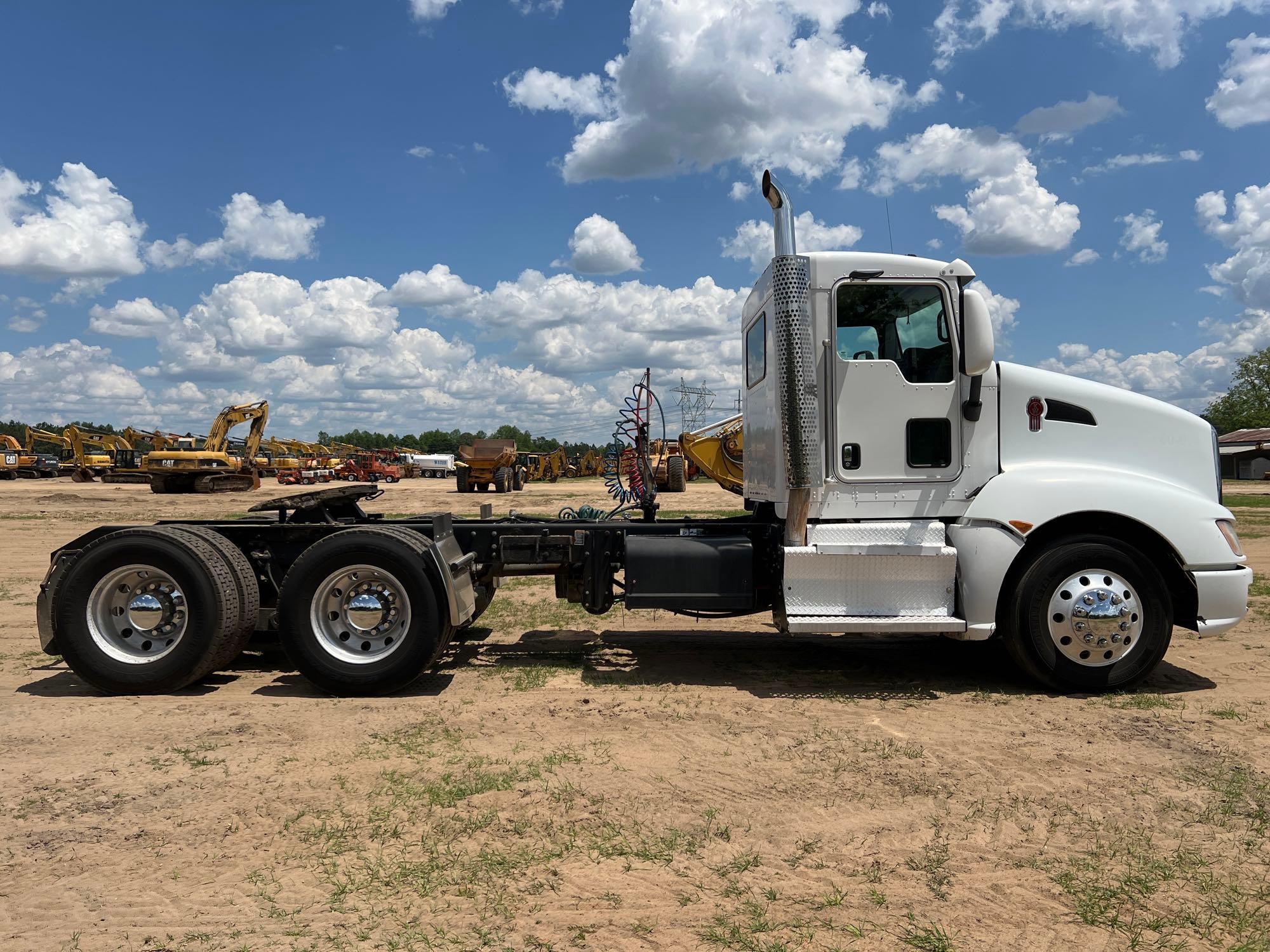 2014 KENWORTH T660 DAY CAB T/A ROAD TRACTOR