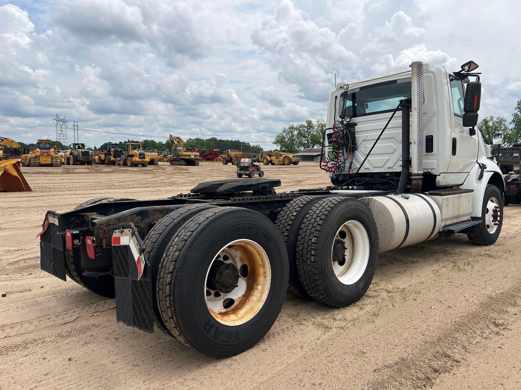 2016 INTERNATIONAL 8600 DAY CAB T/A ROAD TRACTOR