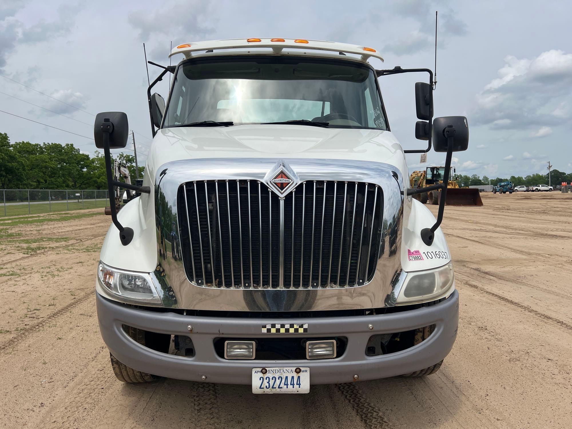 2016 INTERNATIONAL 8600 DAY CAB T/A ROAD TRACTOR