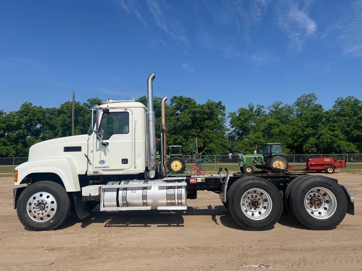 2015 MACK CHU613 DAY CAB T/A ROAD TRACTOR