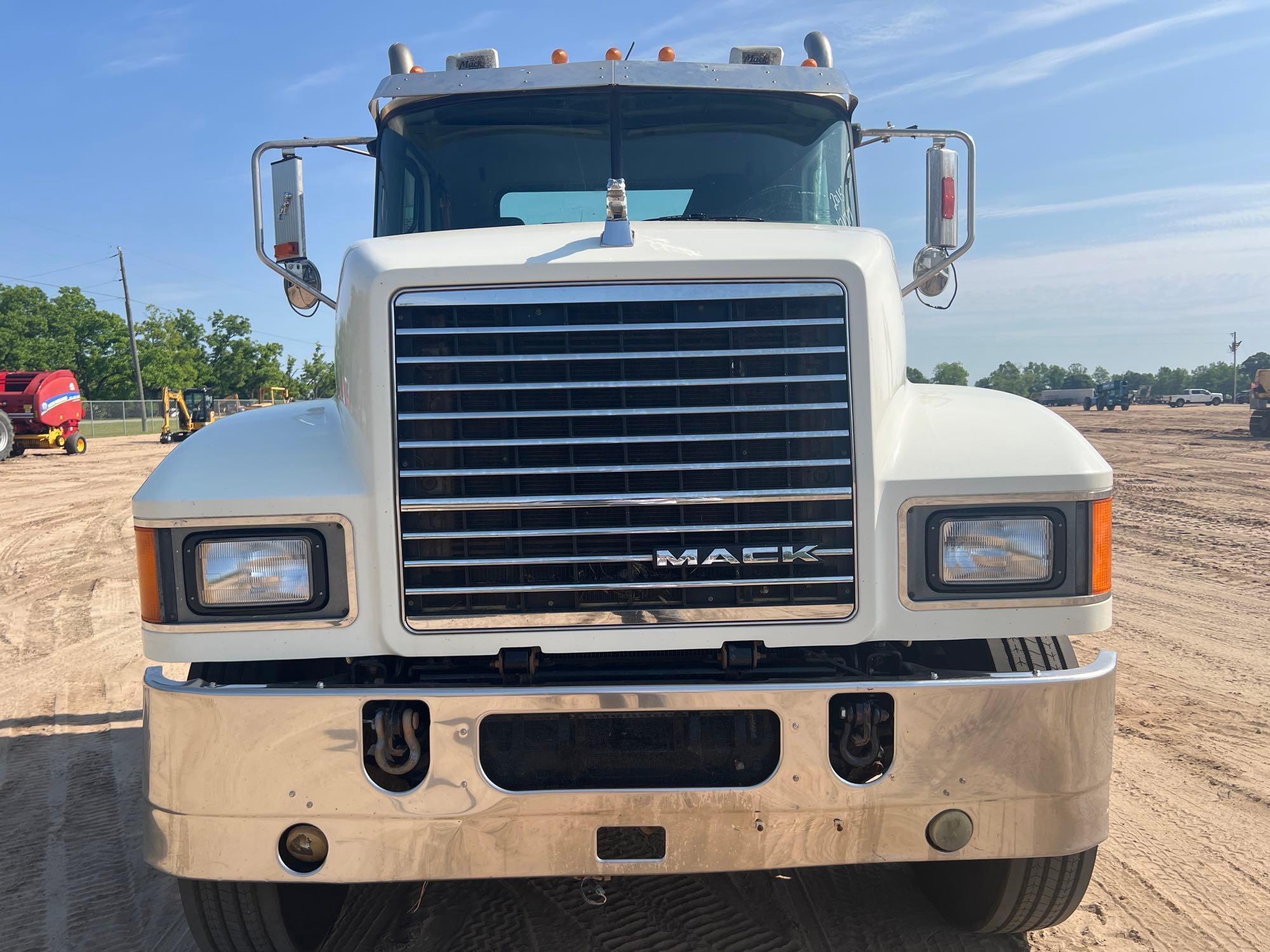 2015 MACK CHU613 DAY CAB T/A ROAD TRACTOR