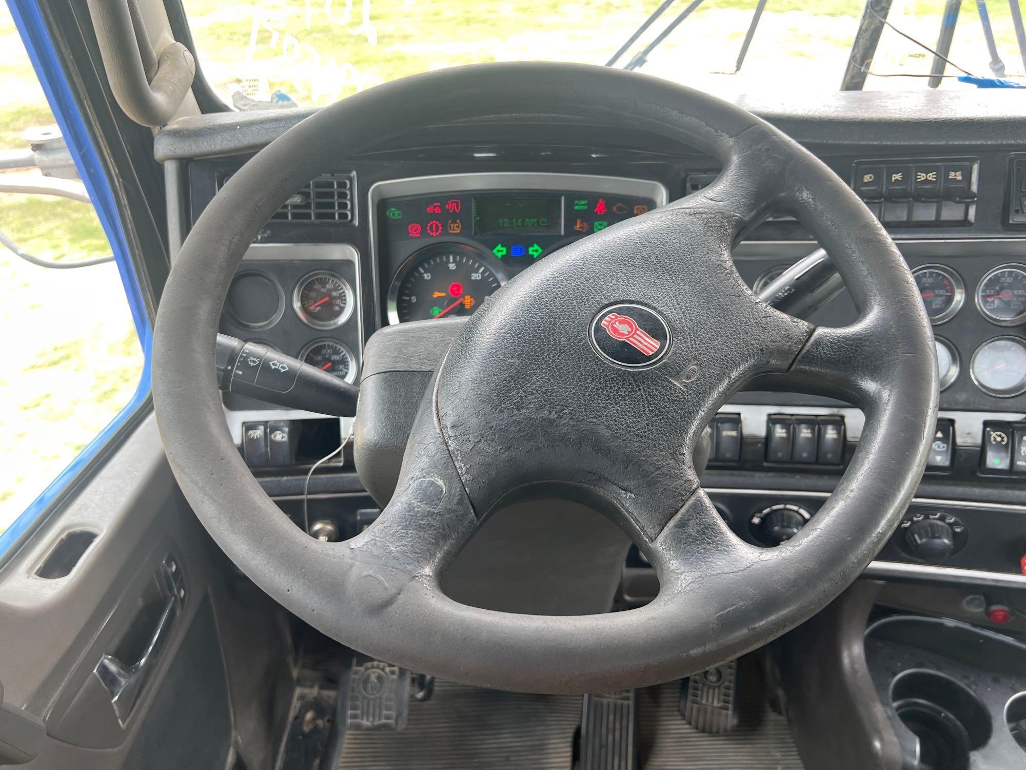 2013 KENWORTH T800 DAY CAB ROAD TRACTOR