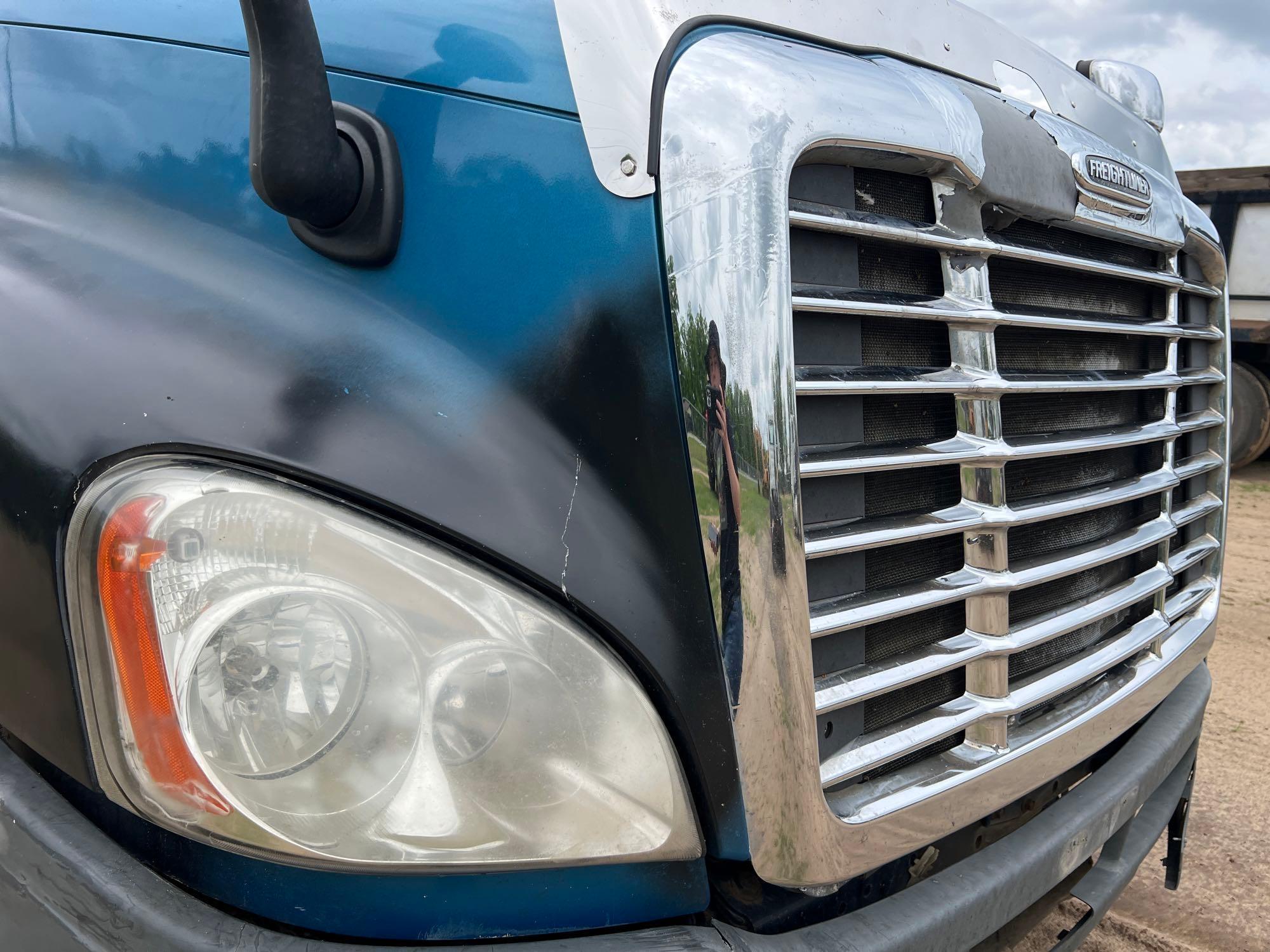 2012 FREIGHTLINER CASCADIA DAY CAB ROAD TRACTOR