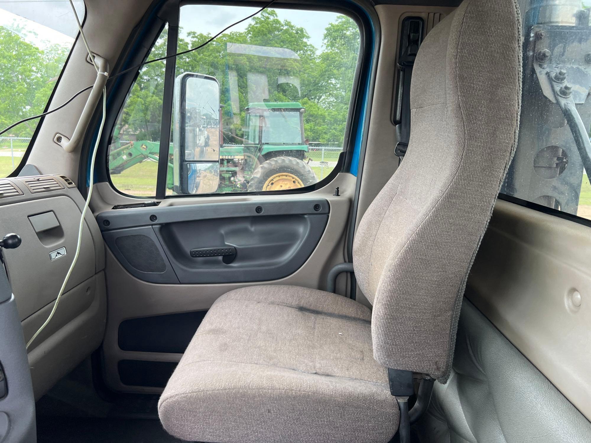 2012 FREIGHTLINER CASCADIA DAY CAB ROAD TRACTOR