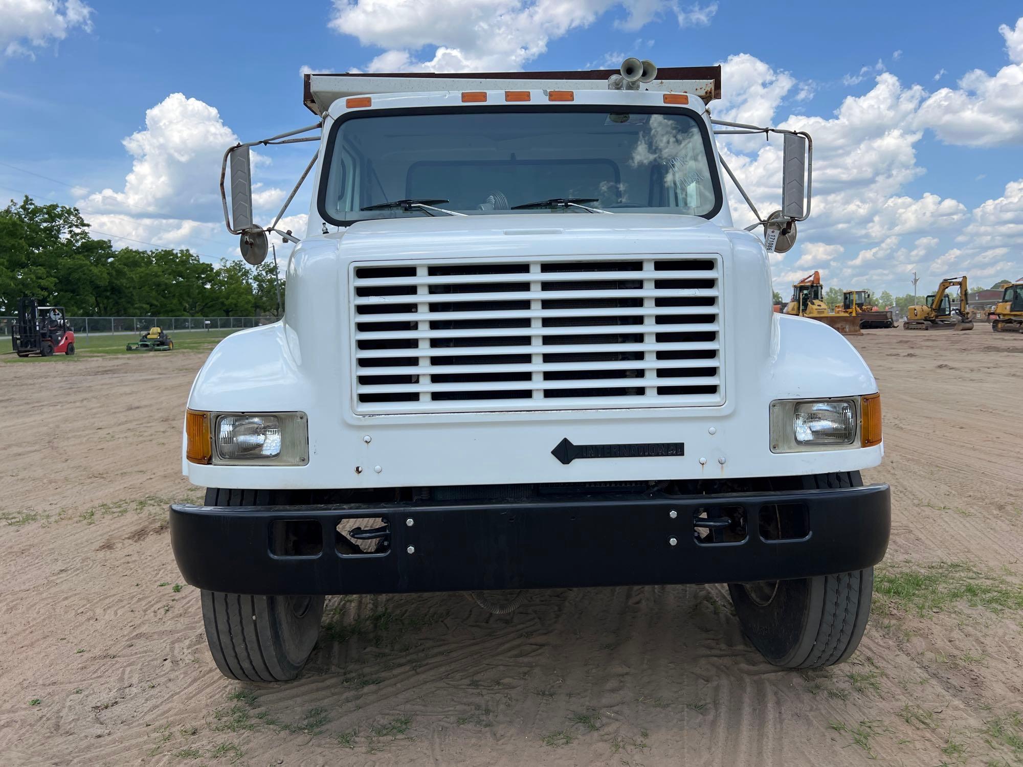 1998 INTERNATIONAL 4700 S/A DUMP TRUCK