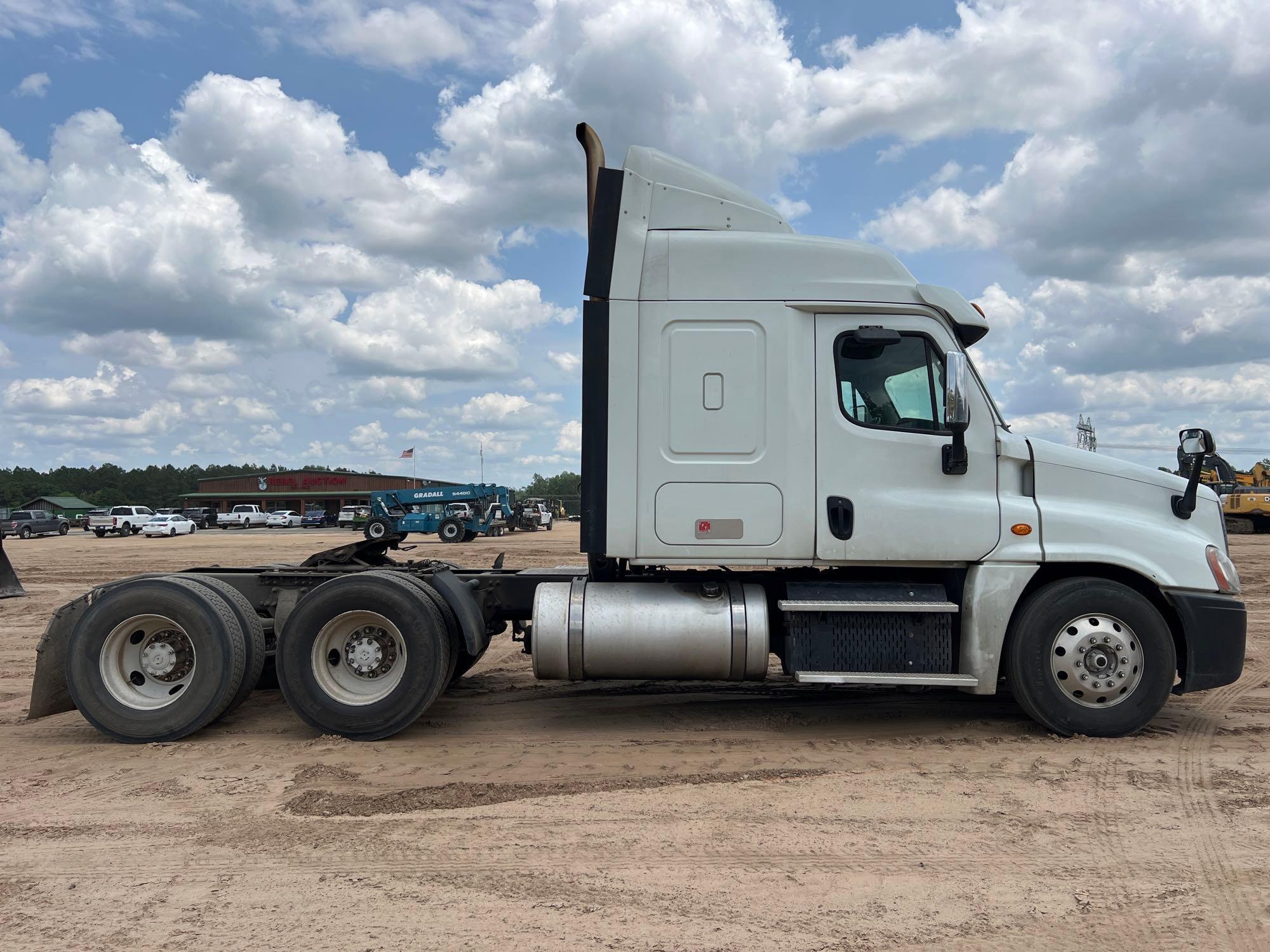 2014 FREIGHTLINER CASCADIA 125 ROAD TRACTOR