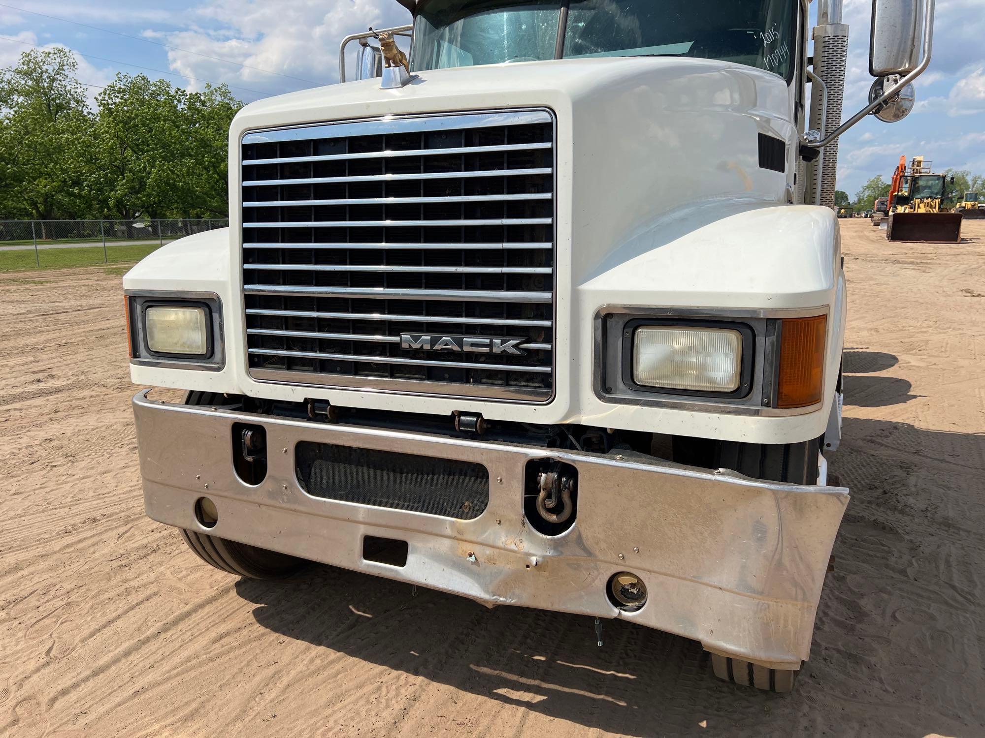 2015 MACK CHU613 DAY CAB T/A ROAD TRACTOR