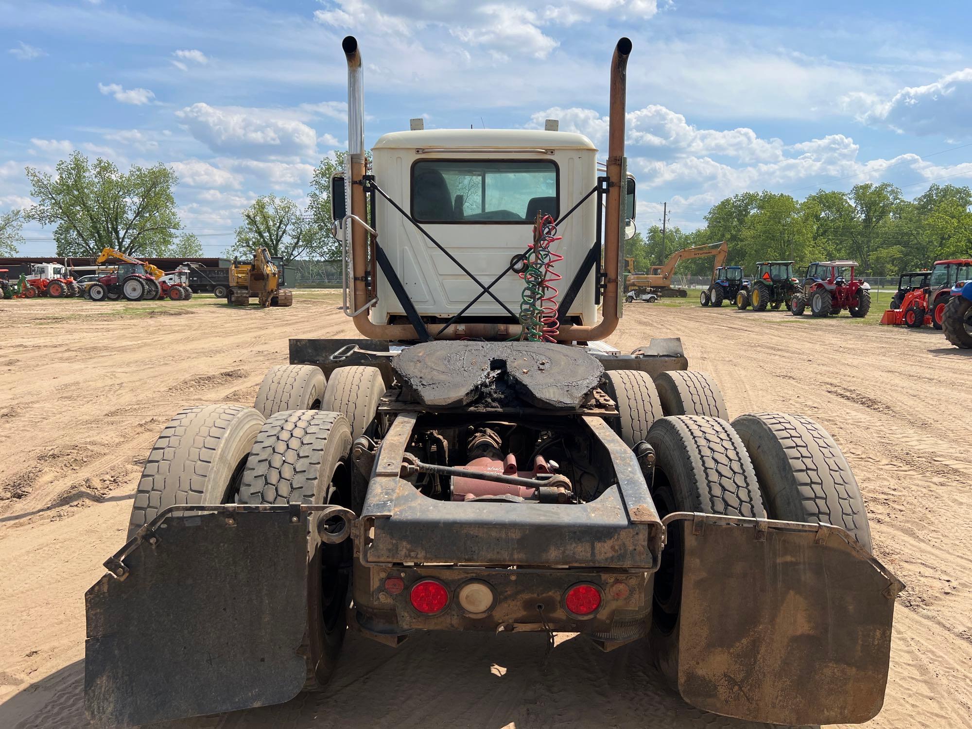 2015 MACK CHU613 DAY CAB T/A ROAD TRACTOR