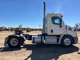 2011 FREIGHTLINER CASCADIA DAY CAB ROAD TRACTOR