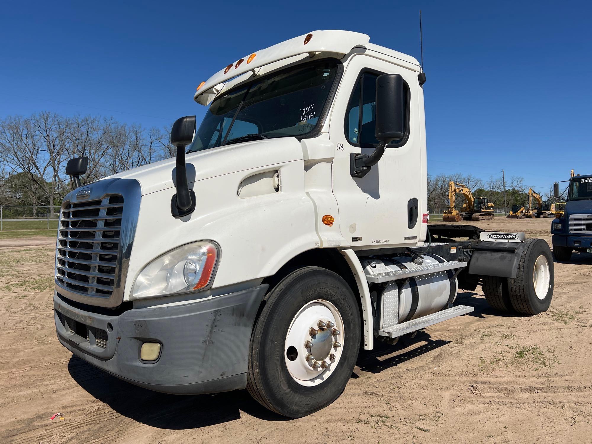 2011 FREIGHTLINER CASCADIA DAY CAB ROAD TRACTOR