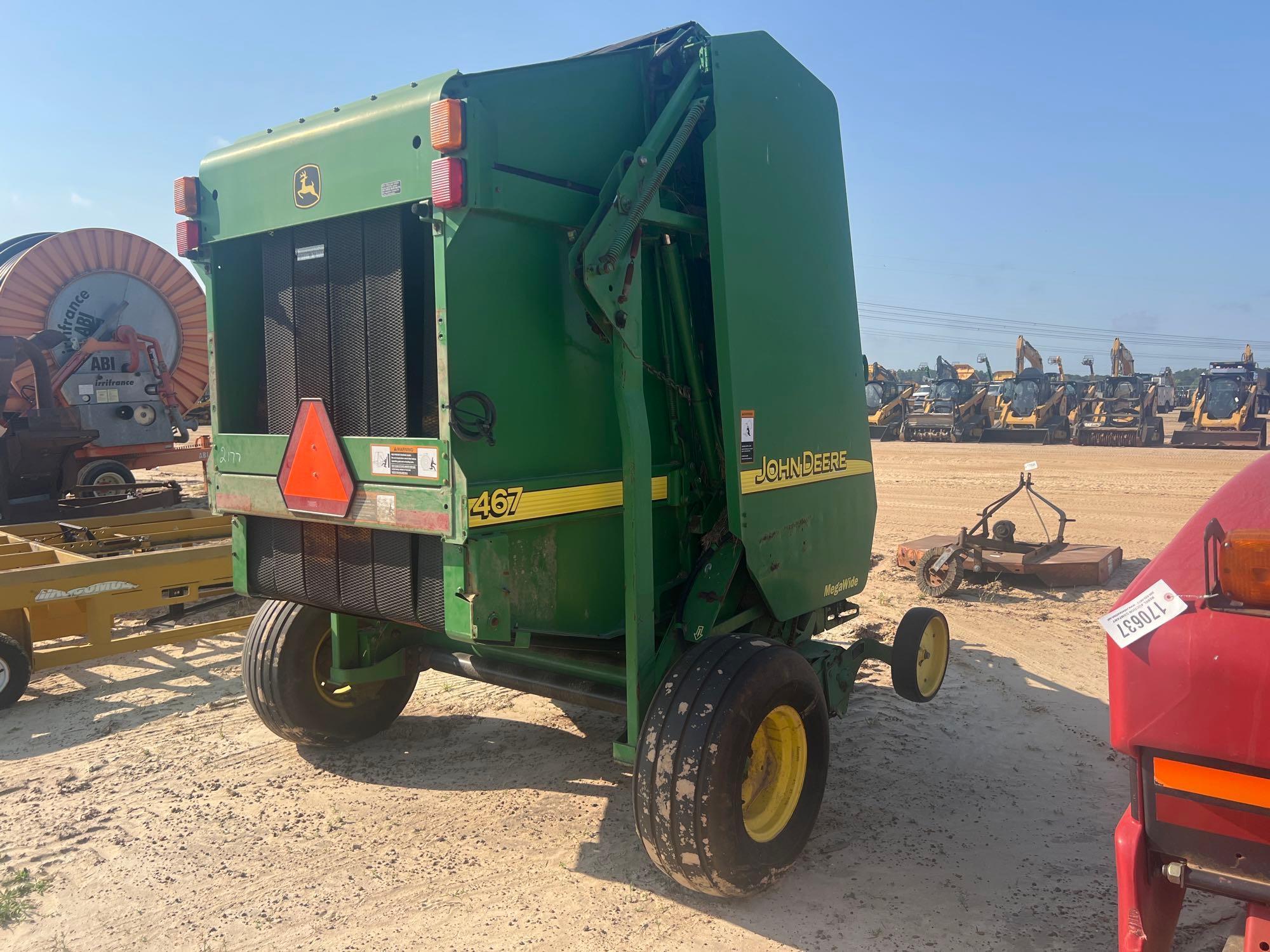 JOHN DEERE 467 ROUND HAY BALER