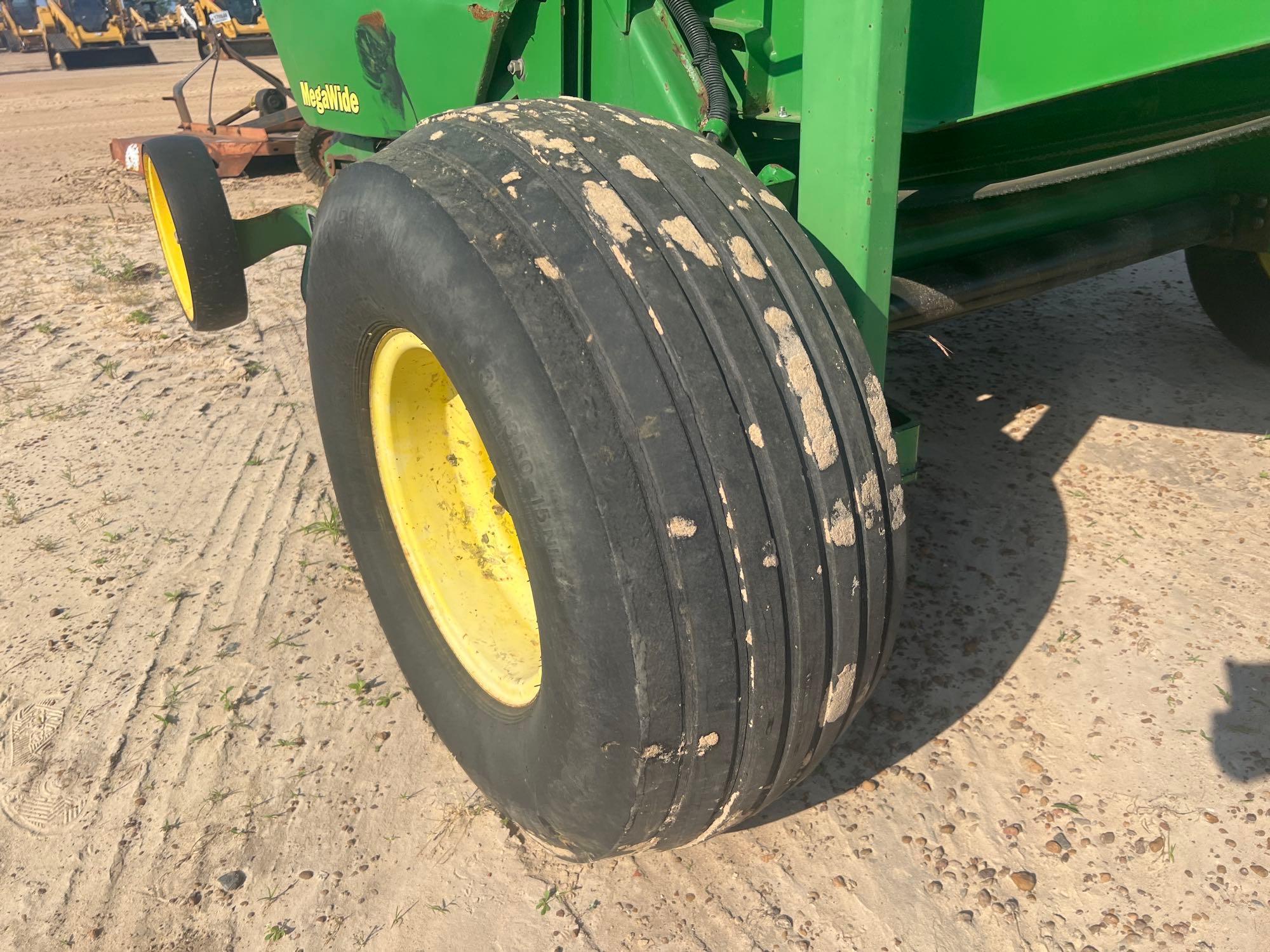 JOHN DEERE 467 ROUND HAY BALER