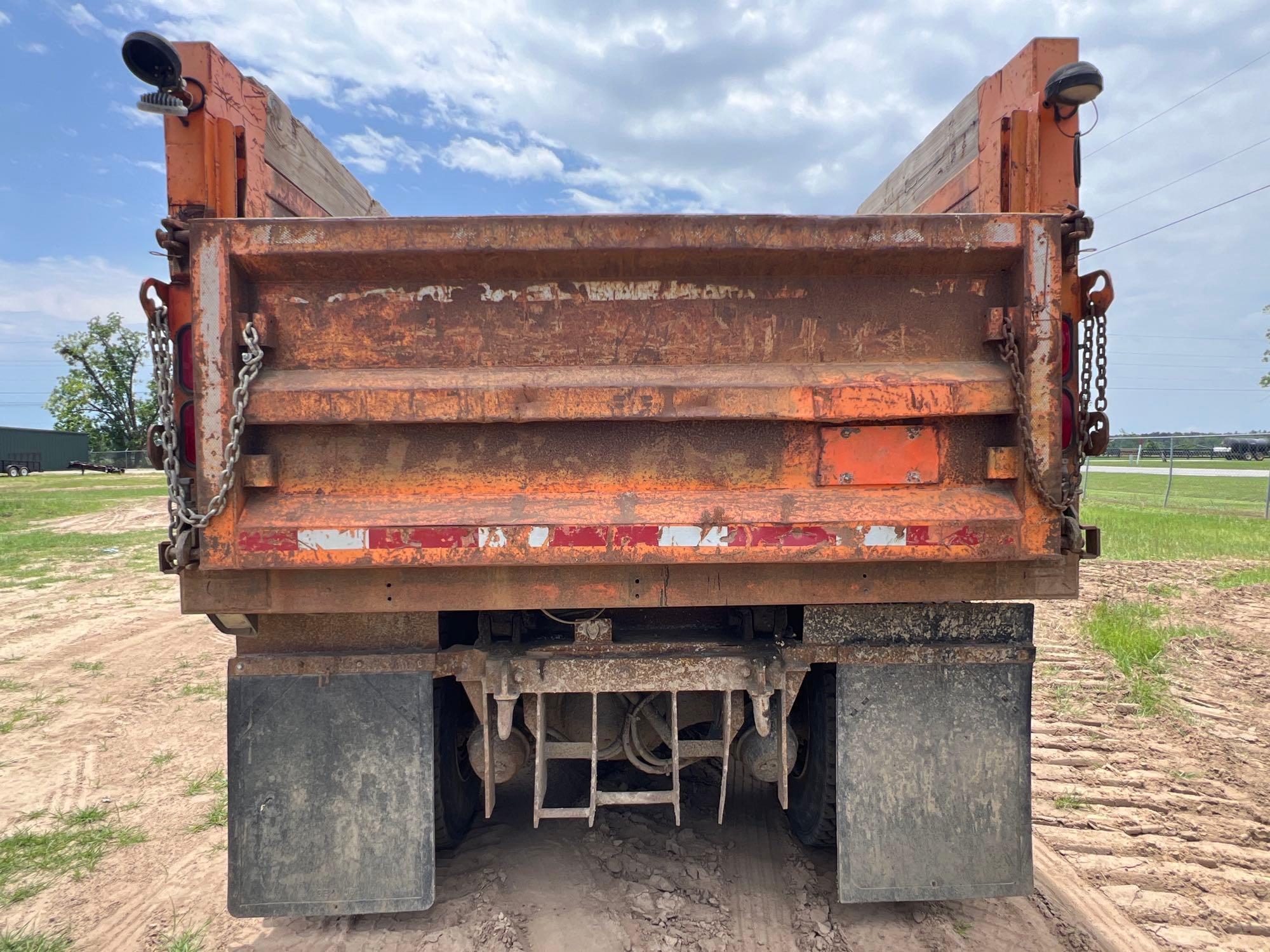 2004 INTERNATIONAL 7400 T/A DUMP TRUCK