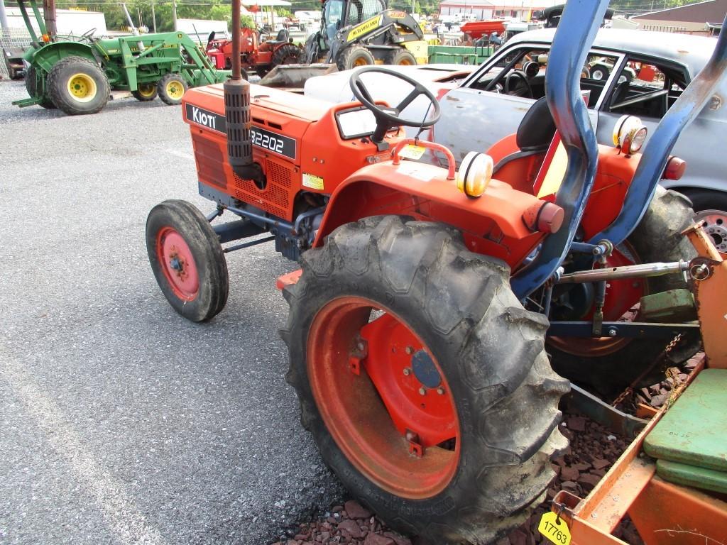 Kioti LB2202 Tractor