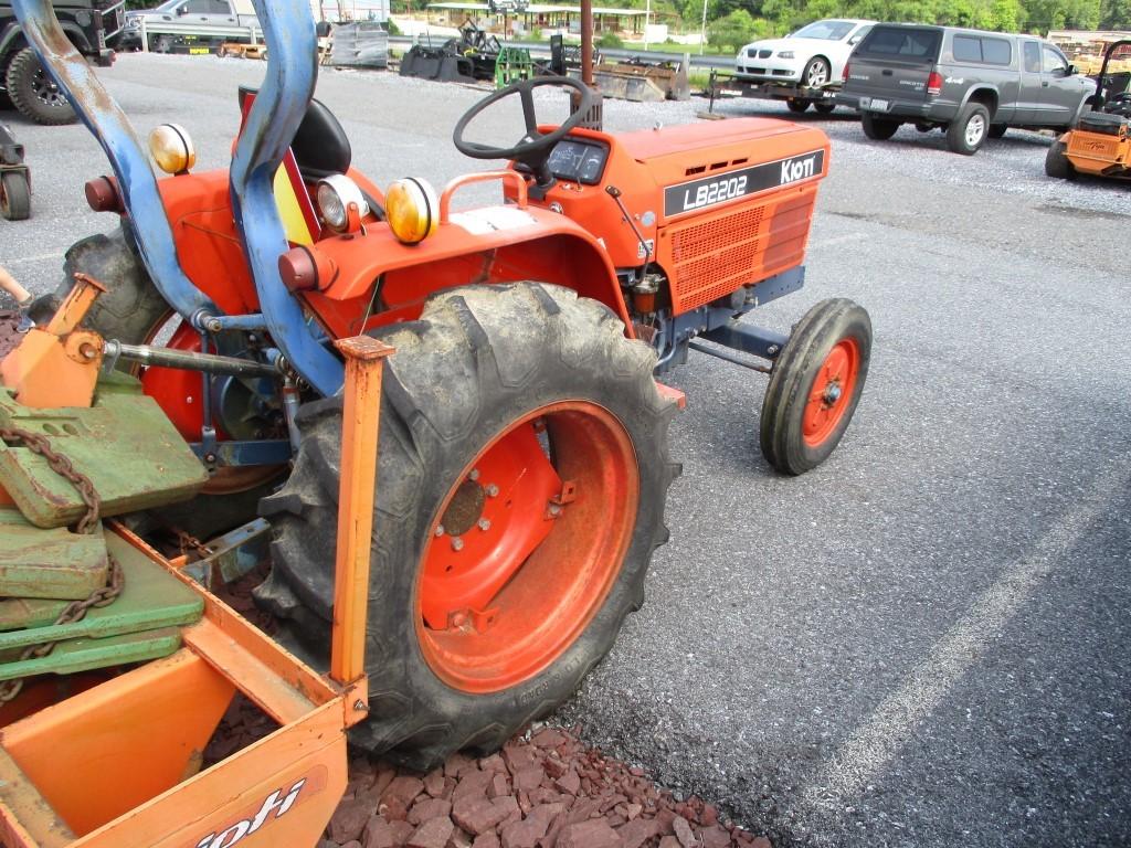 Kioti LB2202 Tractor