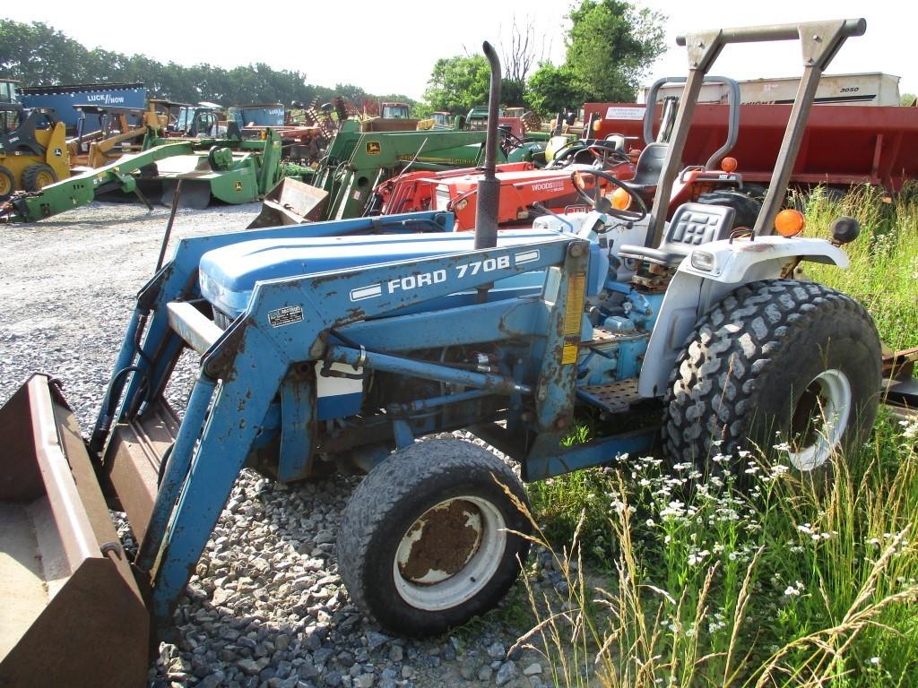 Ford 1910 Tractor w/770B Loader