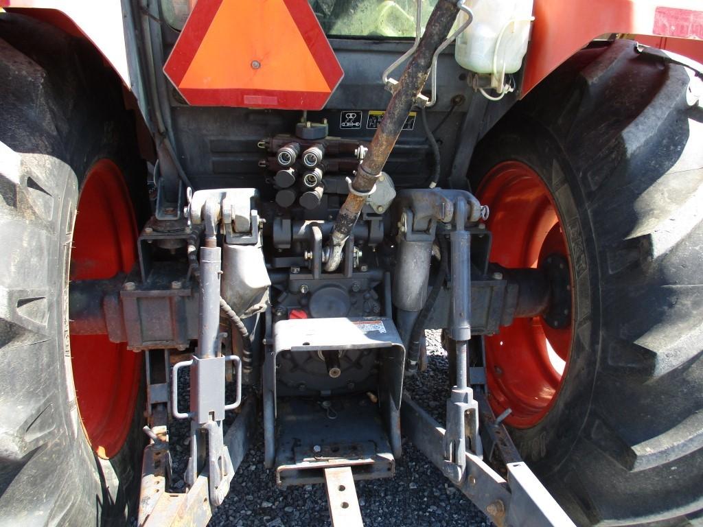 Kubota M 9540 Tractor w/LA1353 Loader