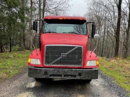 2000 Volvo VNM64T200 Day Cab Tractor Truck