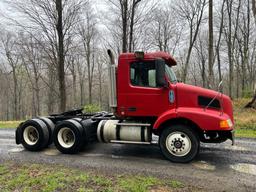 2000 Volvo VNM64T200 Day Cab Tractor Truck