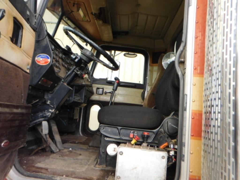 1988 Peterbilt 379 Day Cab Tractor Truck