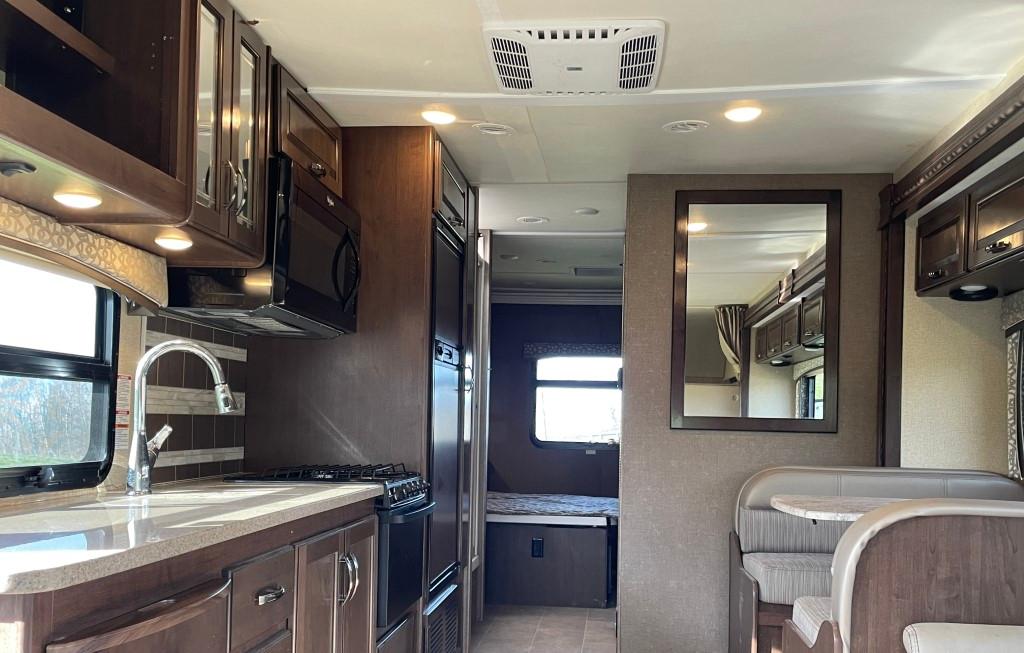 2017 Ford E Series Chateau 31L Luxury Camper