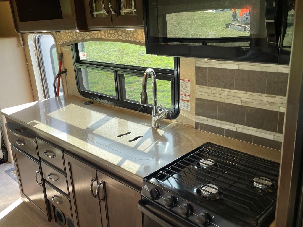 2017 Ford E Series Chateau 31L Luxury Camper