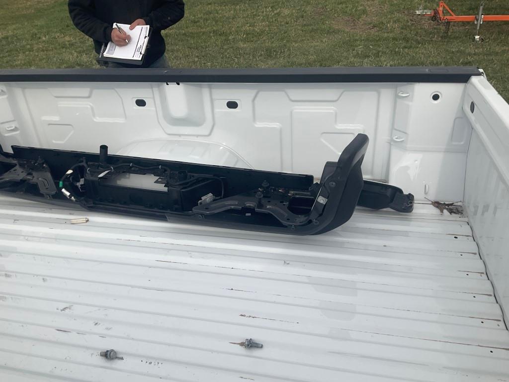 White Chevy Silverdo Truck Bed 8Ft