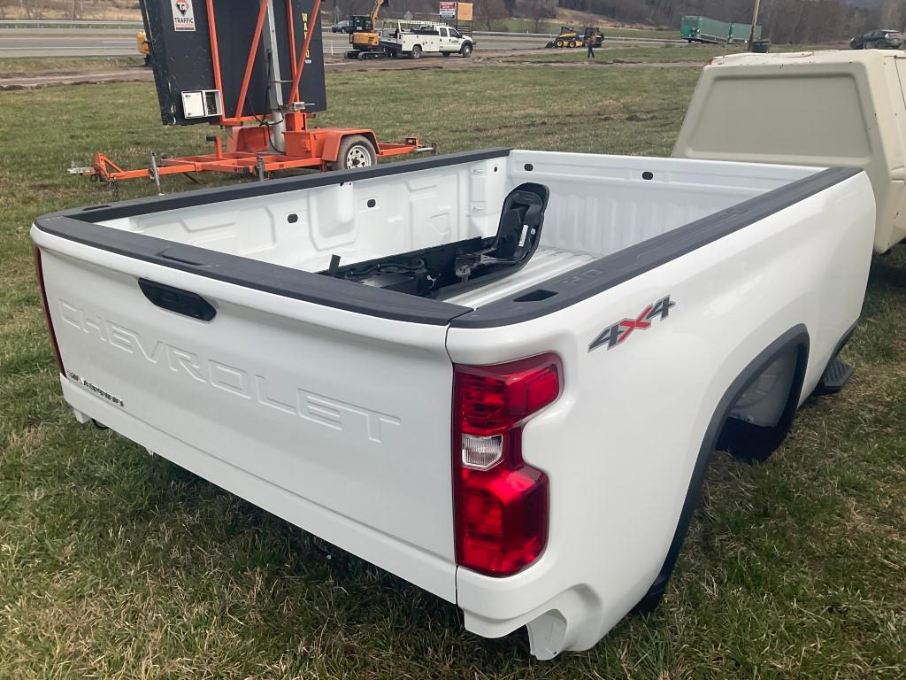 White Chevy Silverdo Truck Bed 8Ft