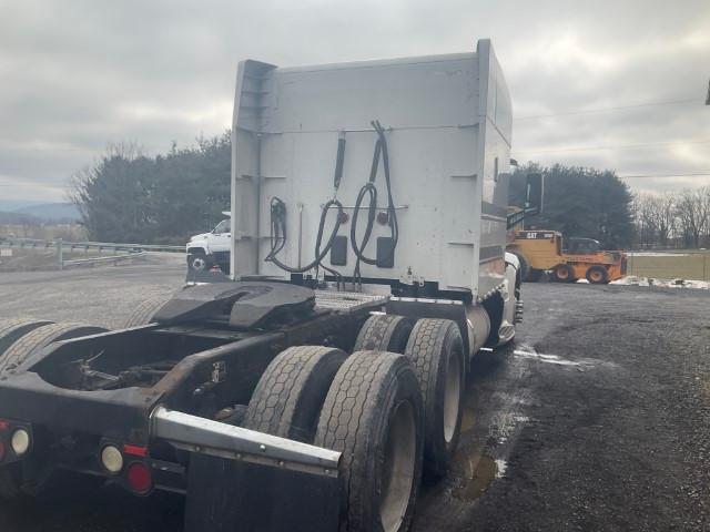 2014 Peterbilt 579 Sleeper Cab Tractor Truck