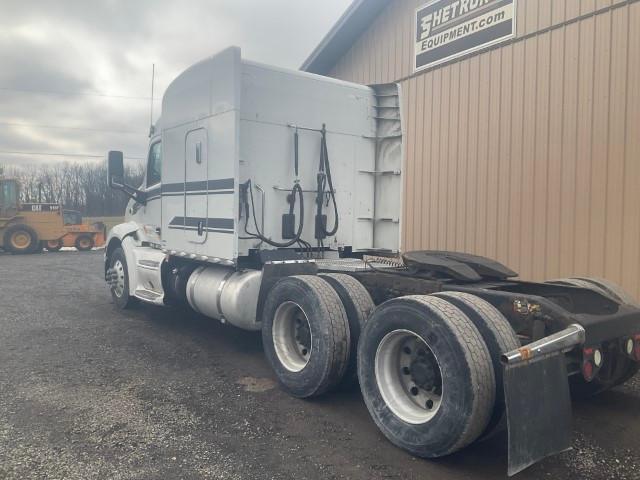 2014 Peterbilt 579 Sleeper Cab Tractor Truck