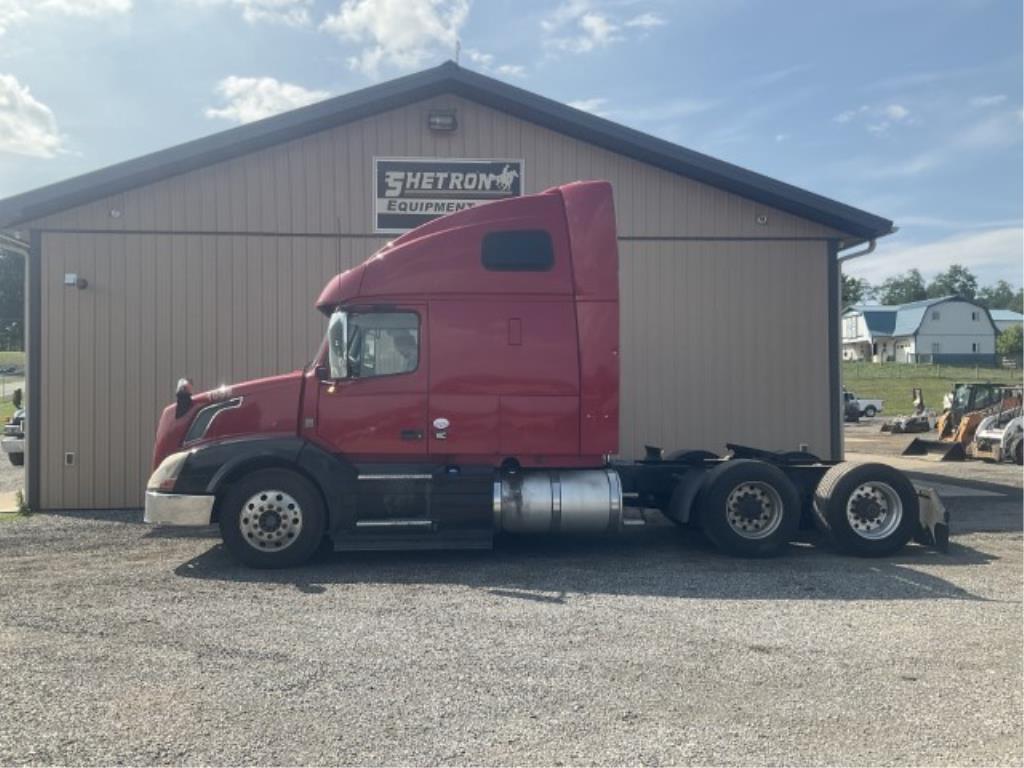 2013 Volvo D13 Sleeper Cab Tractor Truck