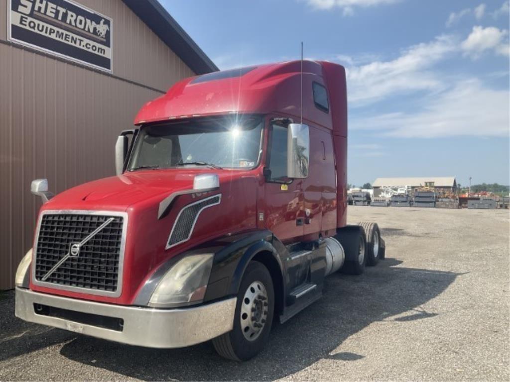 2013 Volvo D13 Sleeper Cab Tractor Truck