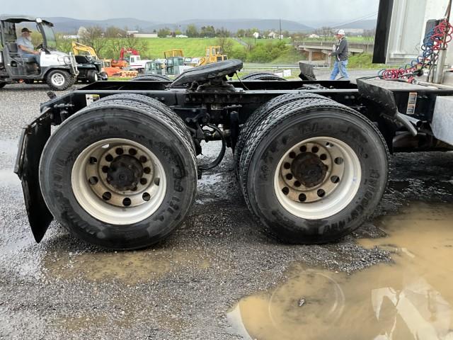 2018 Peterbilt 579 Day Cab Tractor Truck