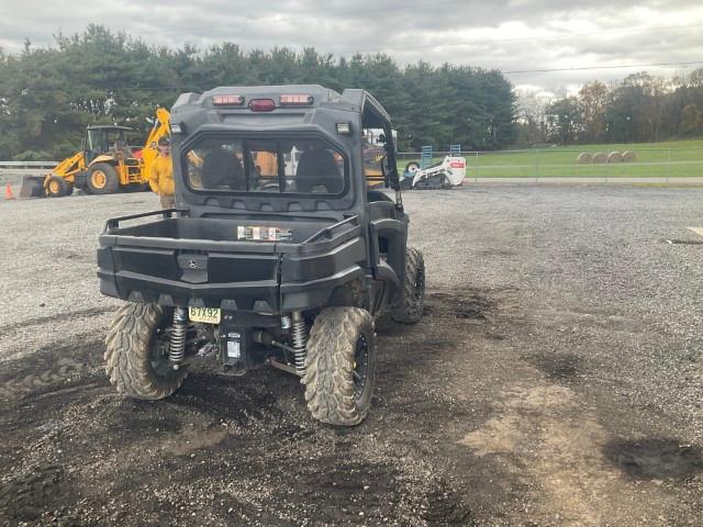 John Deere Gator RSX 850 UTV