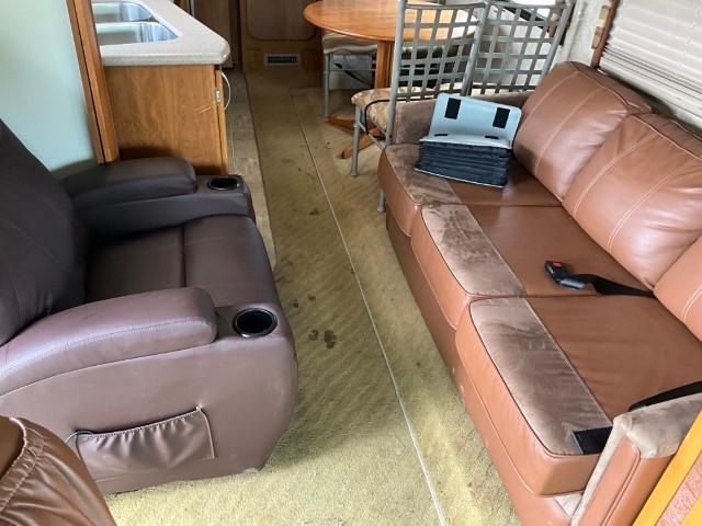 2004 Fleetwood Pace Arrow 37C Motorhome