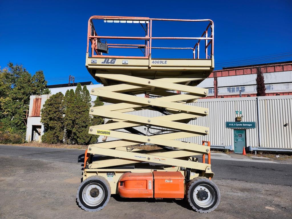 2013 JLG 4069E 40ft Scissor Lift