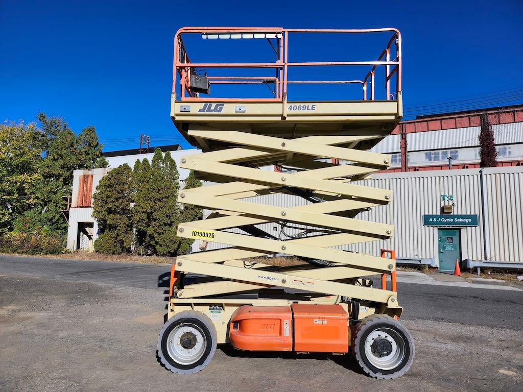 2013 JLG 4069E 40ft Scissor Lift