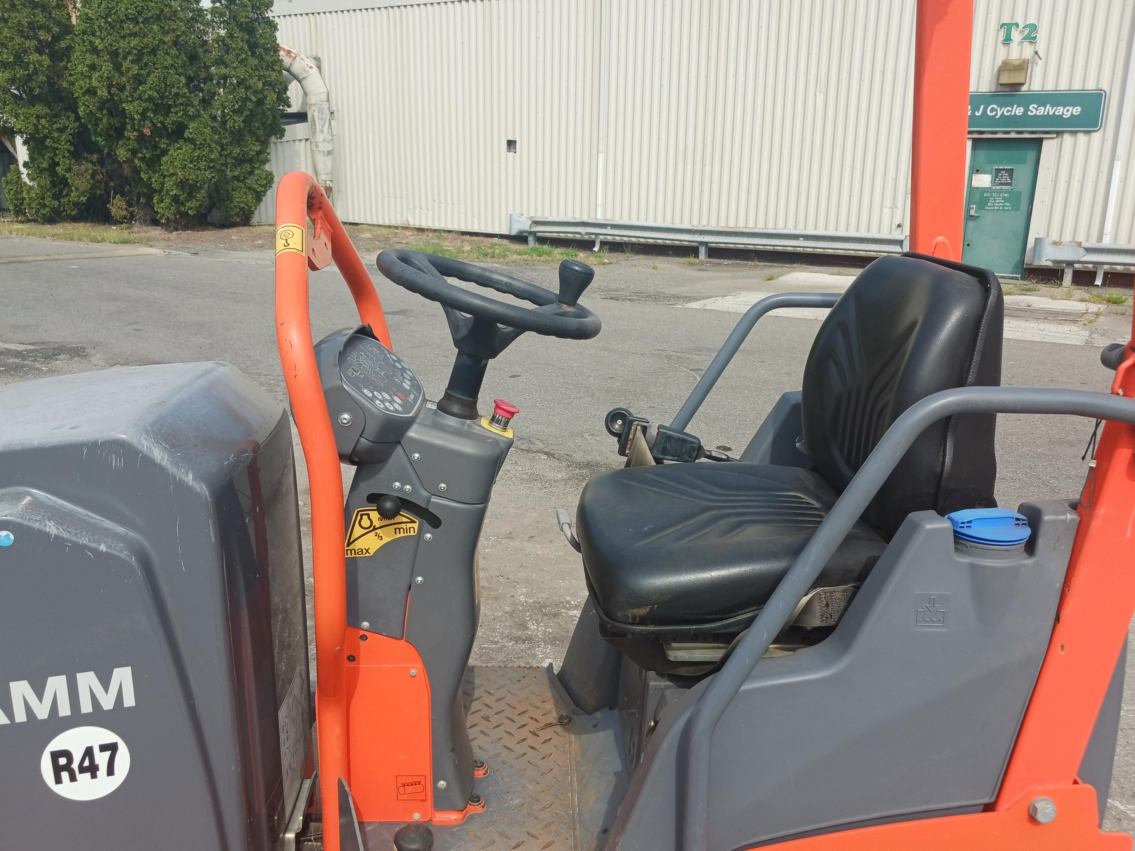 2020 Hamm HD8VV Vibratory Roller - Only 113 hours