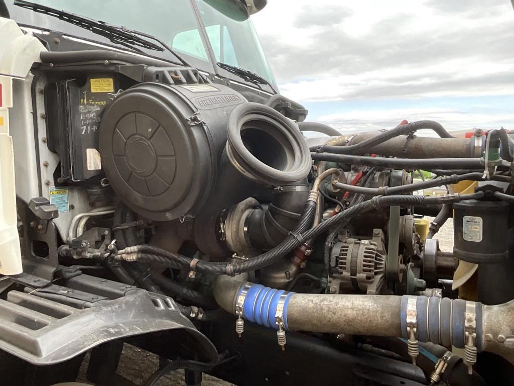 2010 Freightliner Columbia Sleeper Cab Tractor Trk