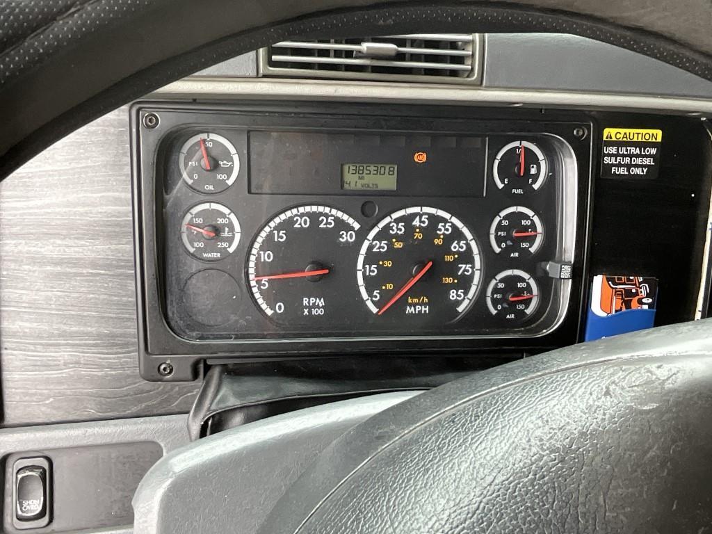 2010 Freightliner Columbia Sleeper Cab Tractor Trk