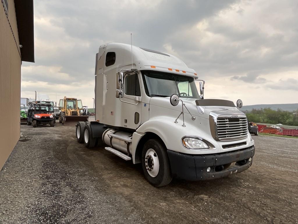 2003 Freightliner Columbia Sleeper Tractor Truck