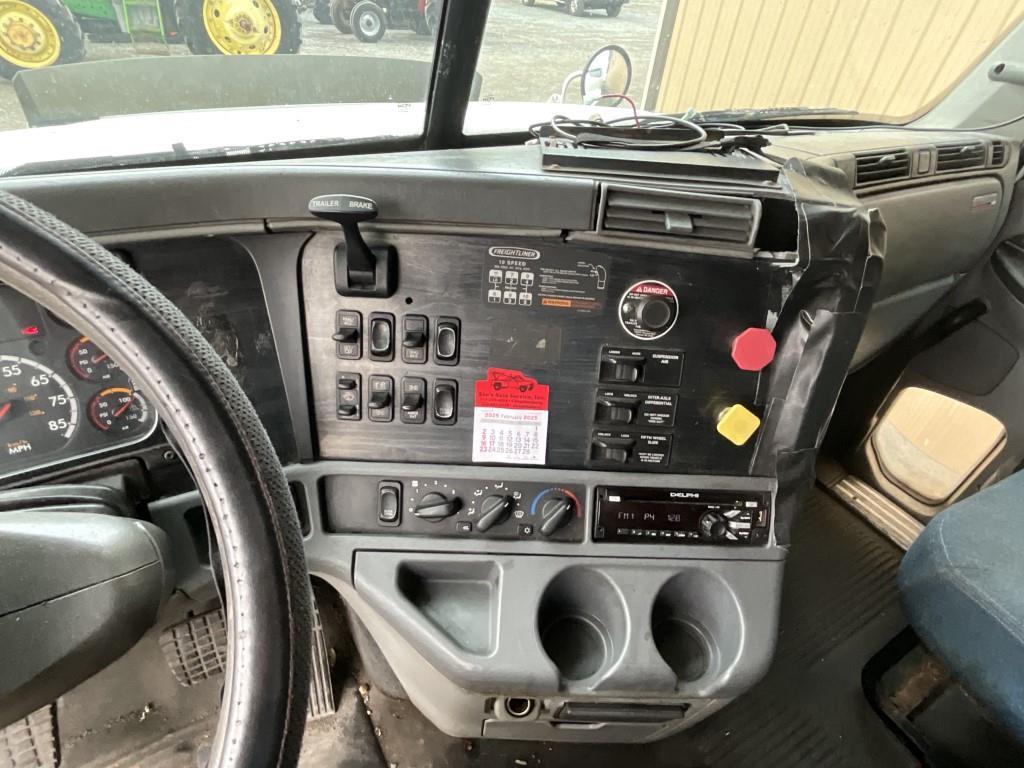 2003 Freightliner Columbia Sleeper Tractor Truck