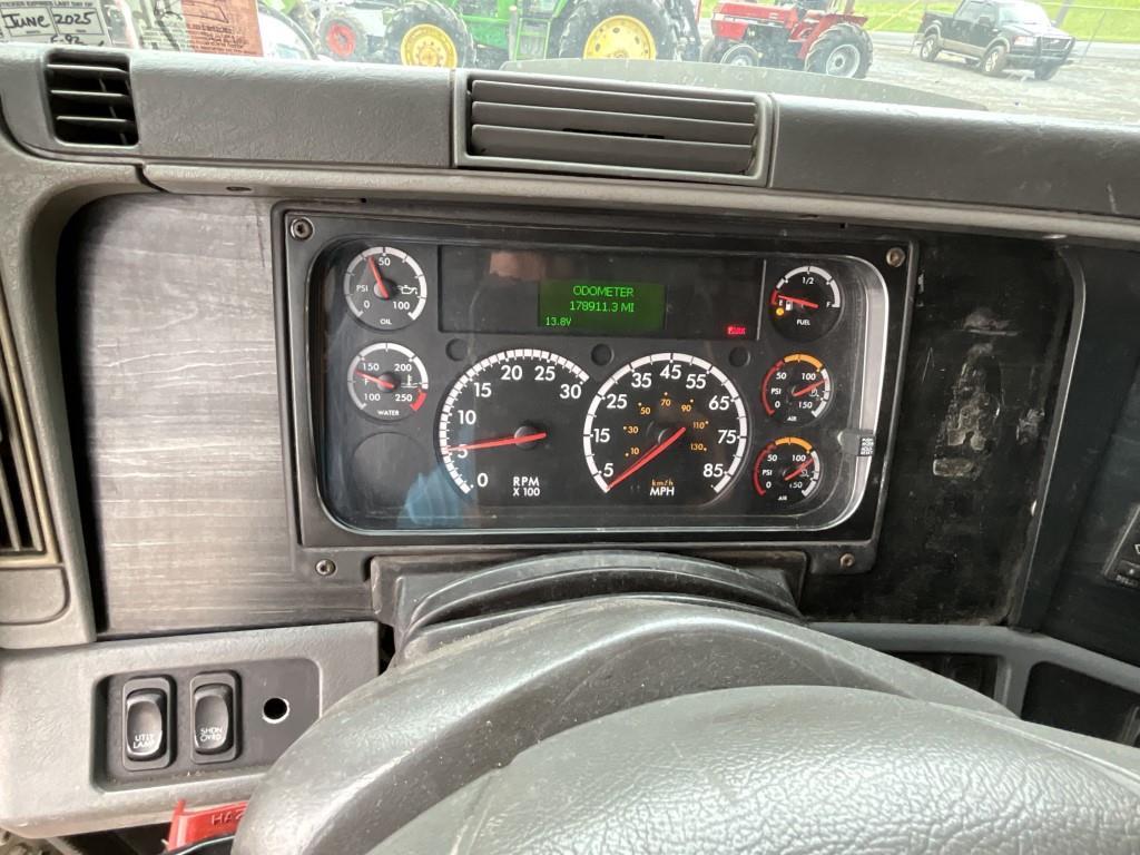 2003 Freightliner Columbia Sleeper Tractor Truck