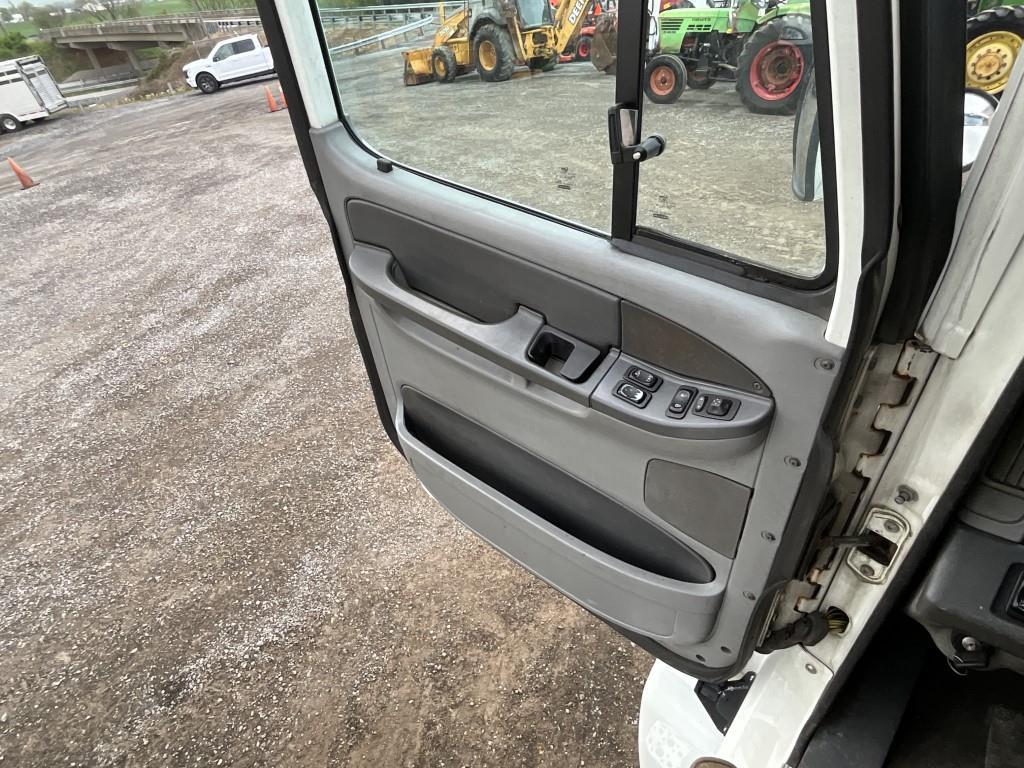 2003 Freightliner Columbia Sleeper Tractor Truck