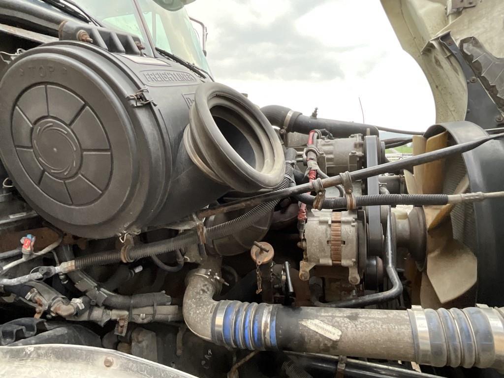 2003 Freightliner Columbia Sleeper Tractor Truck