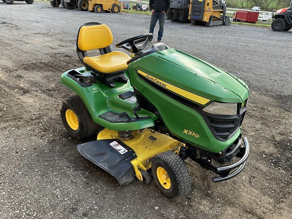 John Deere X370 Riding Mower