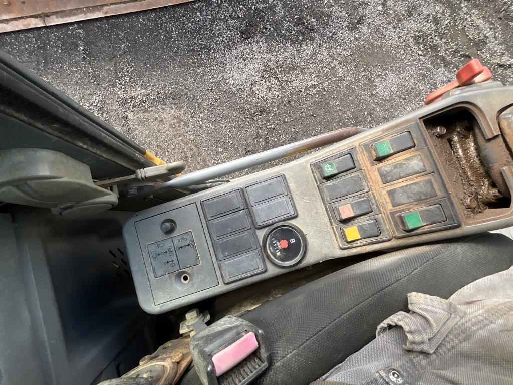 2005 Volvo EC 140B LC Excavator