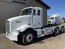 2000 Kenworth T800 Day Cab Tractor Truck